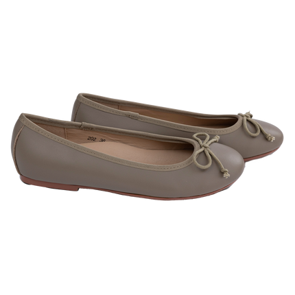 S202 - Beige Leather Flats