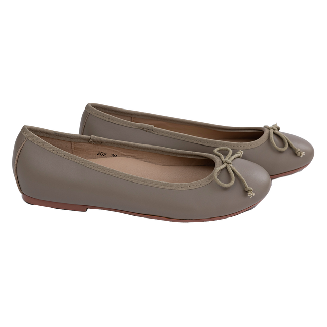 S202 - Beige Leather Flats